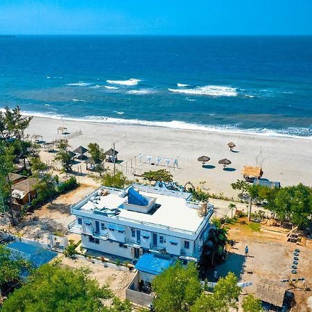 โคโคเทล คลับ โมเนต์ บีชฟรอนต์ รีสอร์ต Hotel Cabangan ภายนอก รูปภาพ