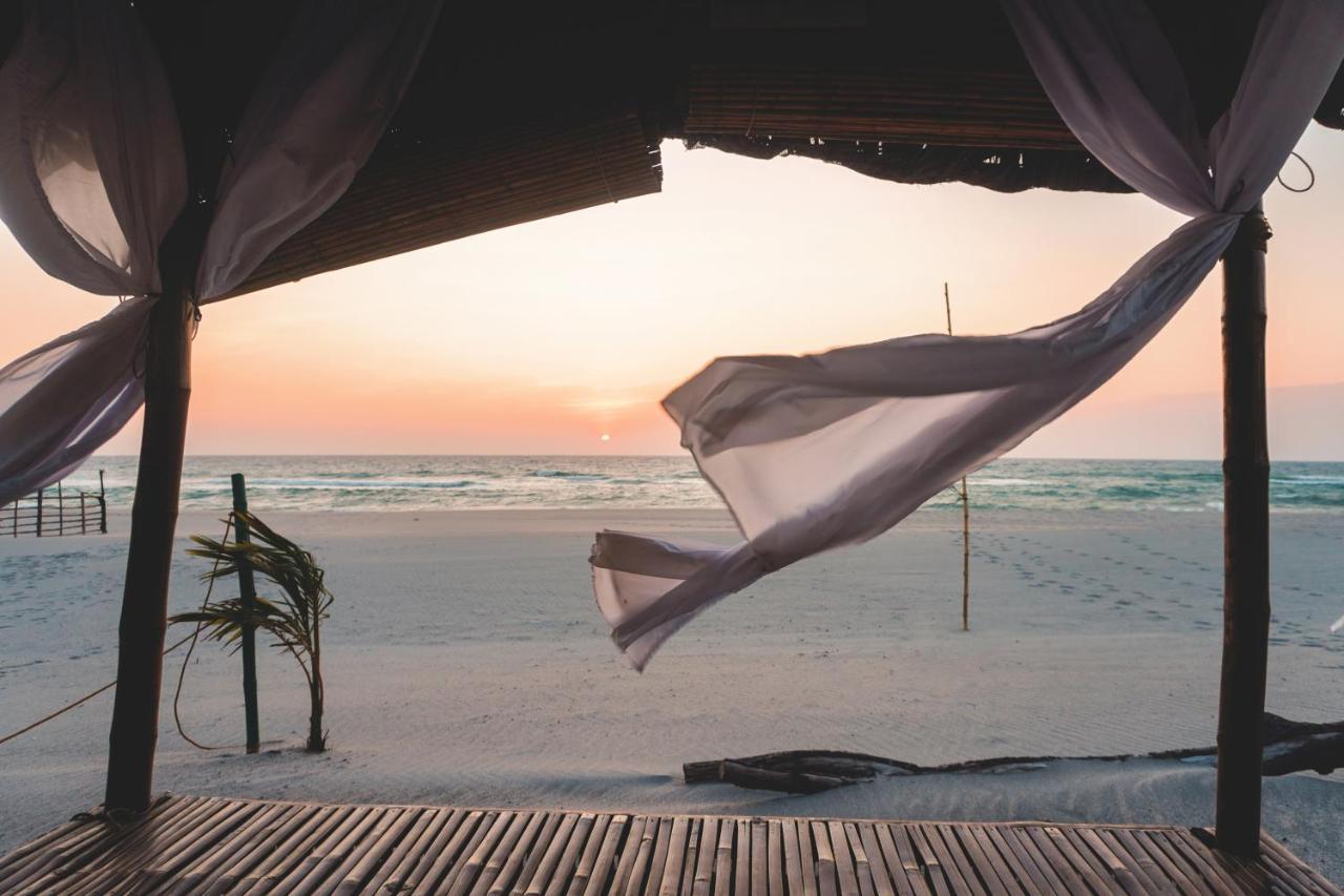 โคโคเทล คลับ โมเนต์ บีชฟรอนต์ รีสอร์ต Hotel Cabangan ภายนอก รูปภาพ
